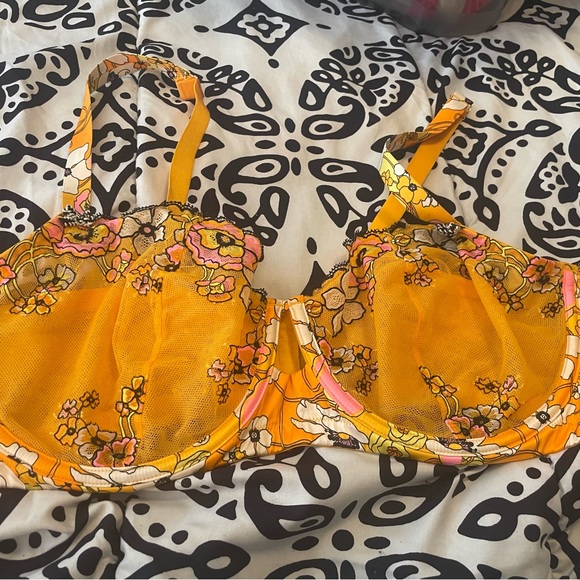 Bra - Picture 2 of 3
